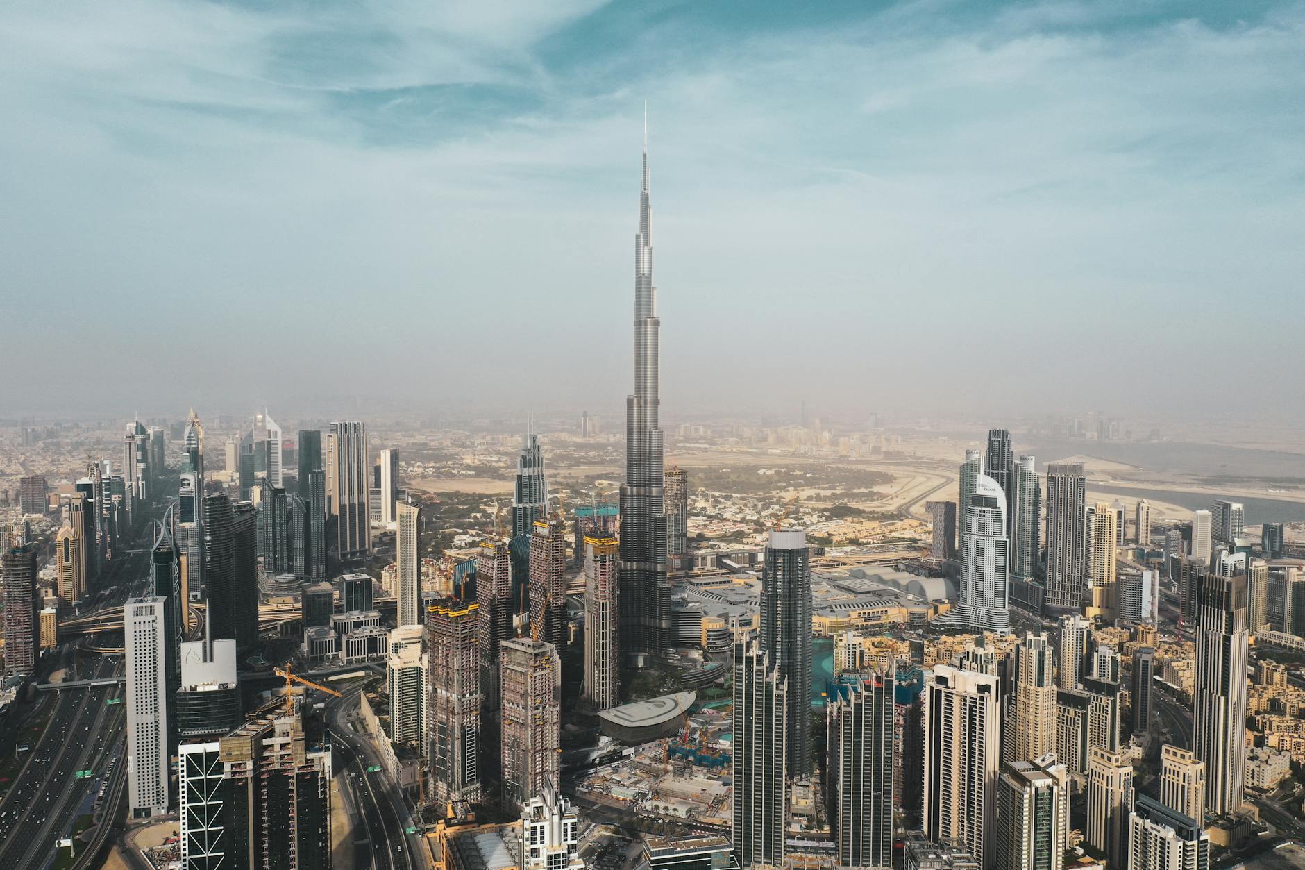 Guide to UAE Equipment Leasing - A Financial Guide for Dubai Residents